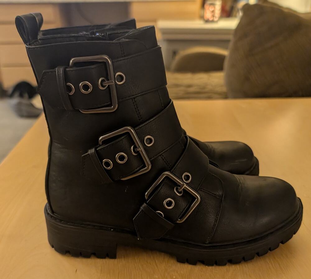 📚Women's 7 Kohls Boots
